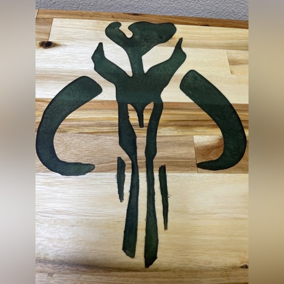 Mandalorian Mythosaur Charcuterie Cutting Board - Picture 4 of 9